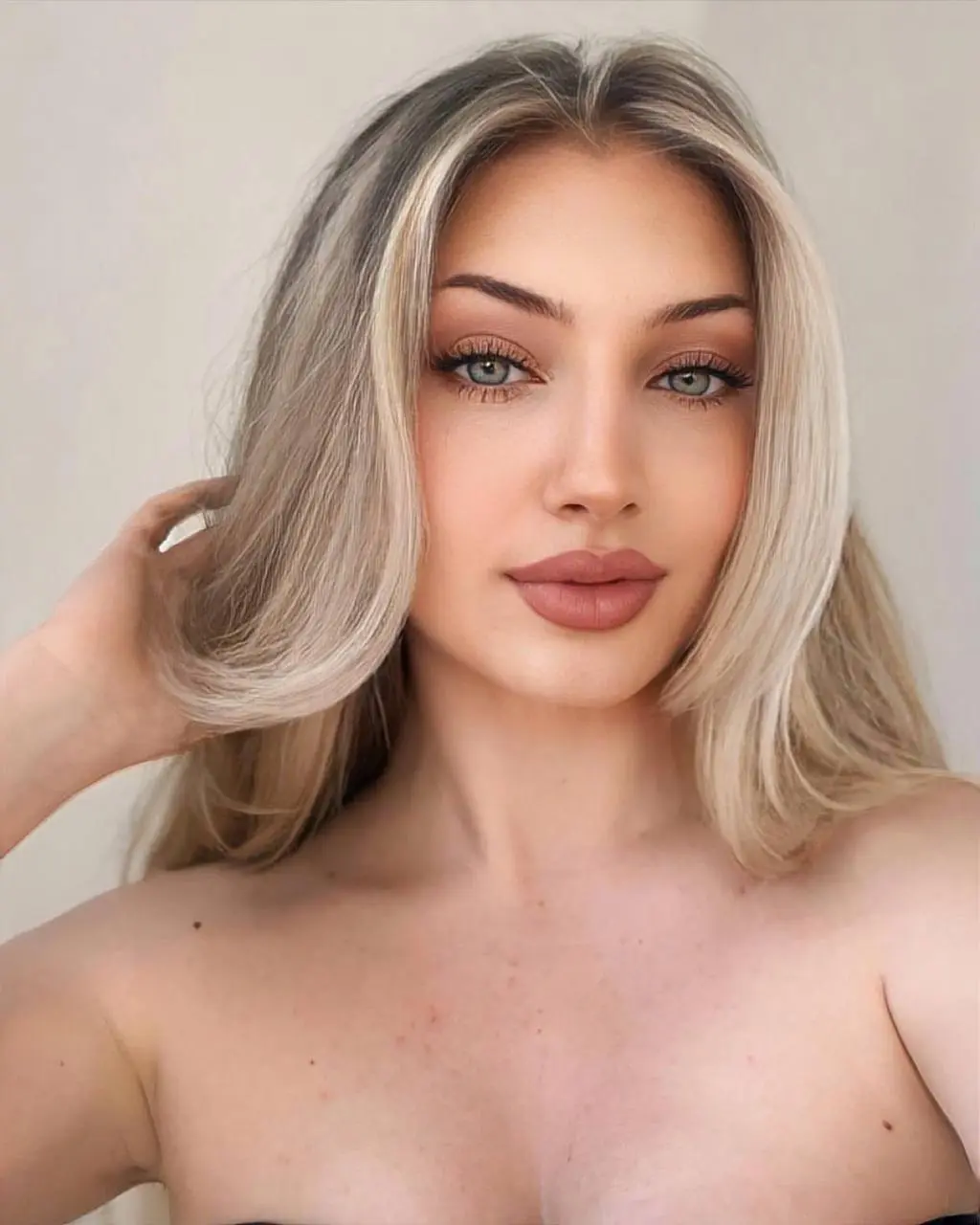 Olena pages lady profile preview