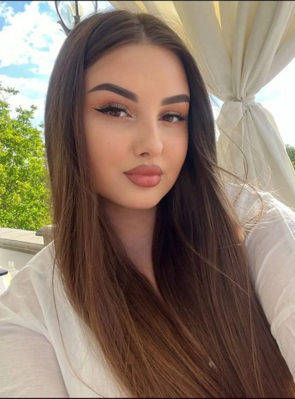 Anna pages lady profile preview