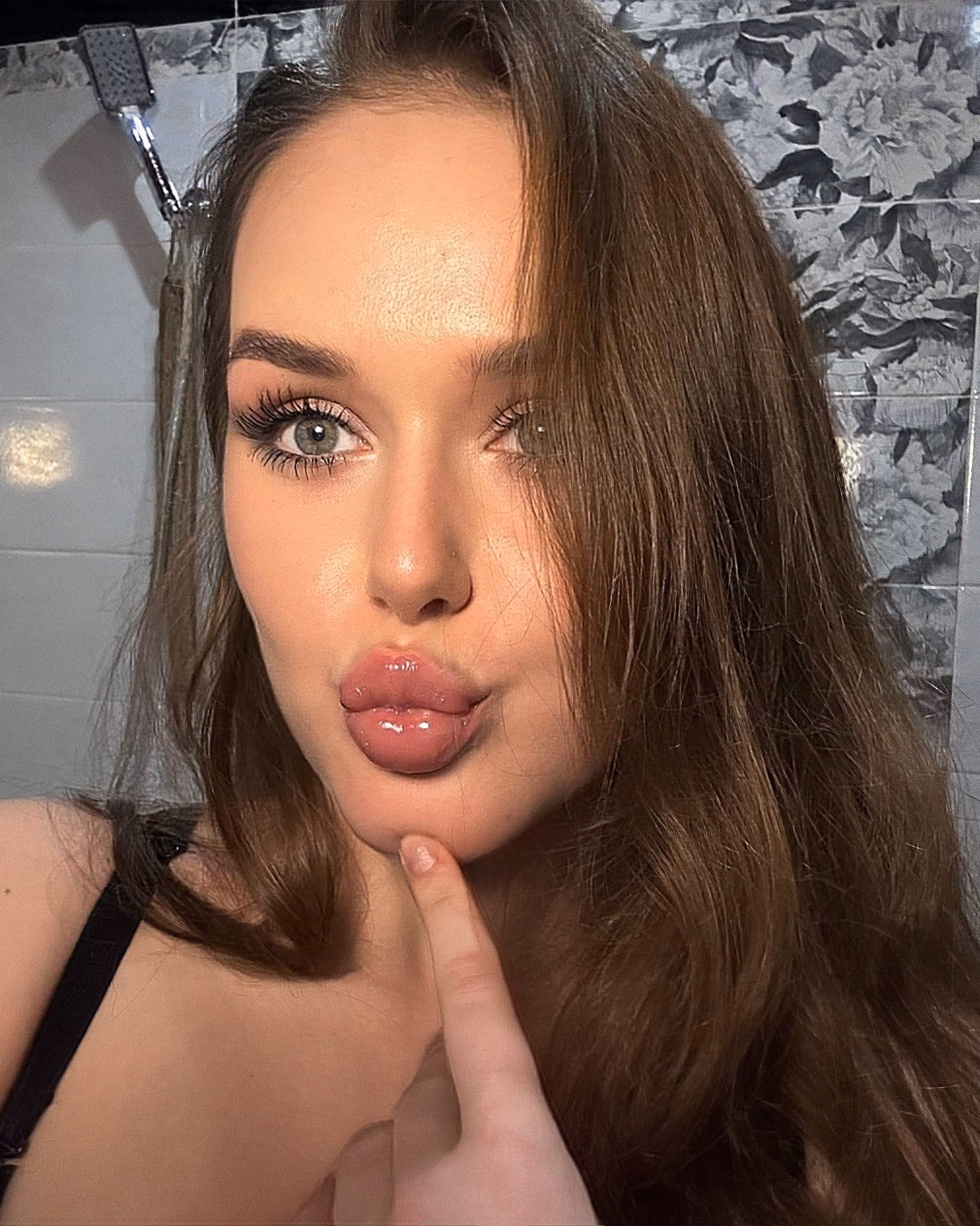 See Lady's Profile